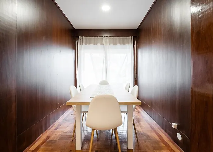 A Unique Experience In * Oporto